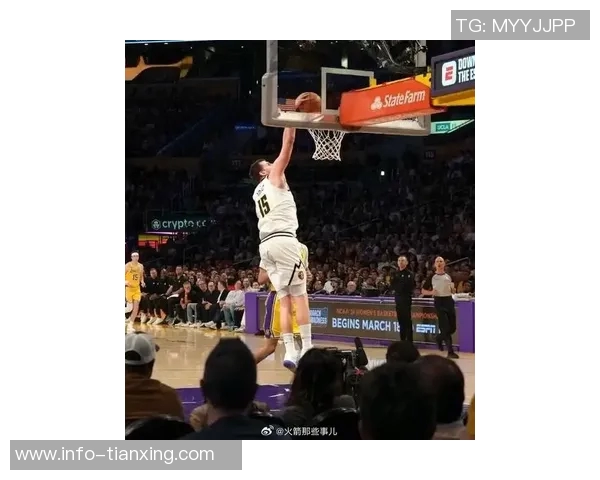 凯尔登约翰逊表现惊艳12投9中三分球命中率高效砍下25分7篮板